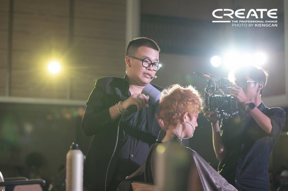 Salon Nguyễn Tiết Anh: Tận tụy trong từng việc nhỏ