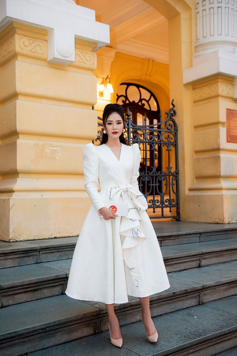 Nữ doanh nhân Thủy Nguyễn sang trọng trong đêm Xuân Quê Hương 2022