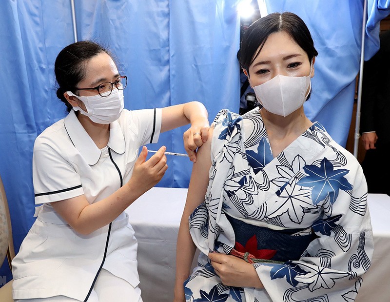 Nhật Bản tái khởi động chiến dịch tiêm chủng quy mô lớn