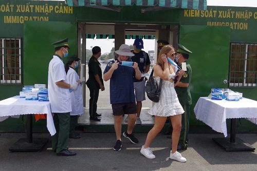 tau world odyssey nasau cua hoa ky ghe tp hcm tranh virus corona