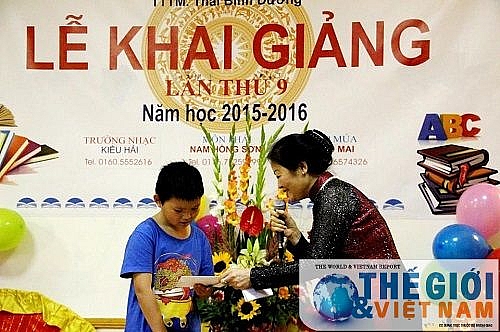 trinh thi mui nguoi dan ba khat tren xu so co xe tang ky cuoi