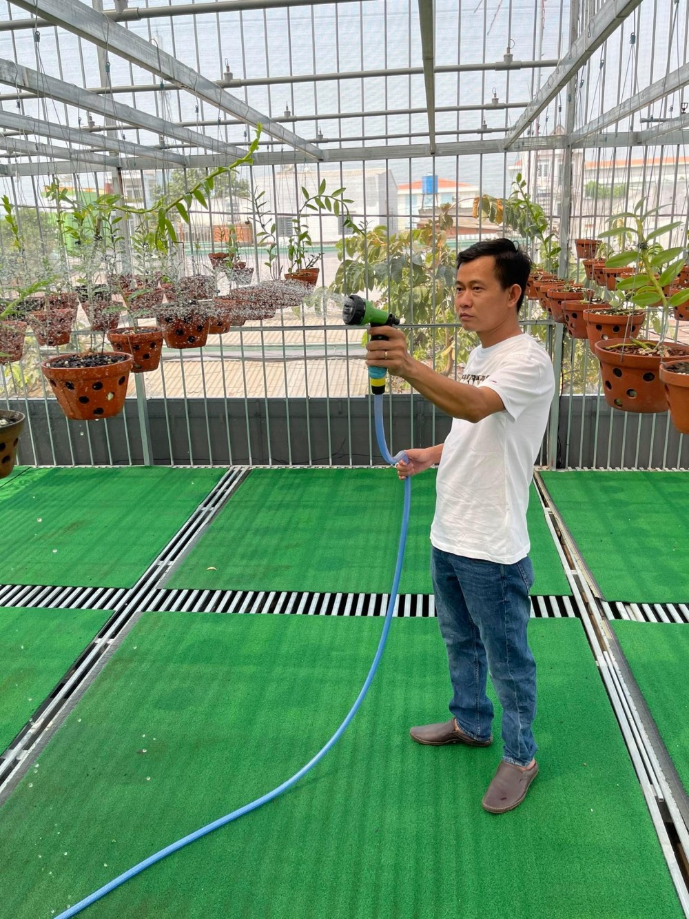 Ông chủ vườn lan 8X Phạm Minh Minh nổi tiếng, được yêu mến đến không ngờ