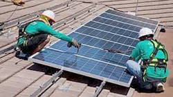 Mỹ gia hạn thuế quan đối với sản phẩm pin mặt trời