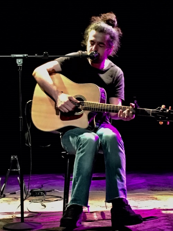 Nghệ sỹ Chaton: Tôi muốn mình như “con mèo nhỏ” dễ thương nghe sy chaton toi muon minh nhu con meo nho de thuong