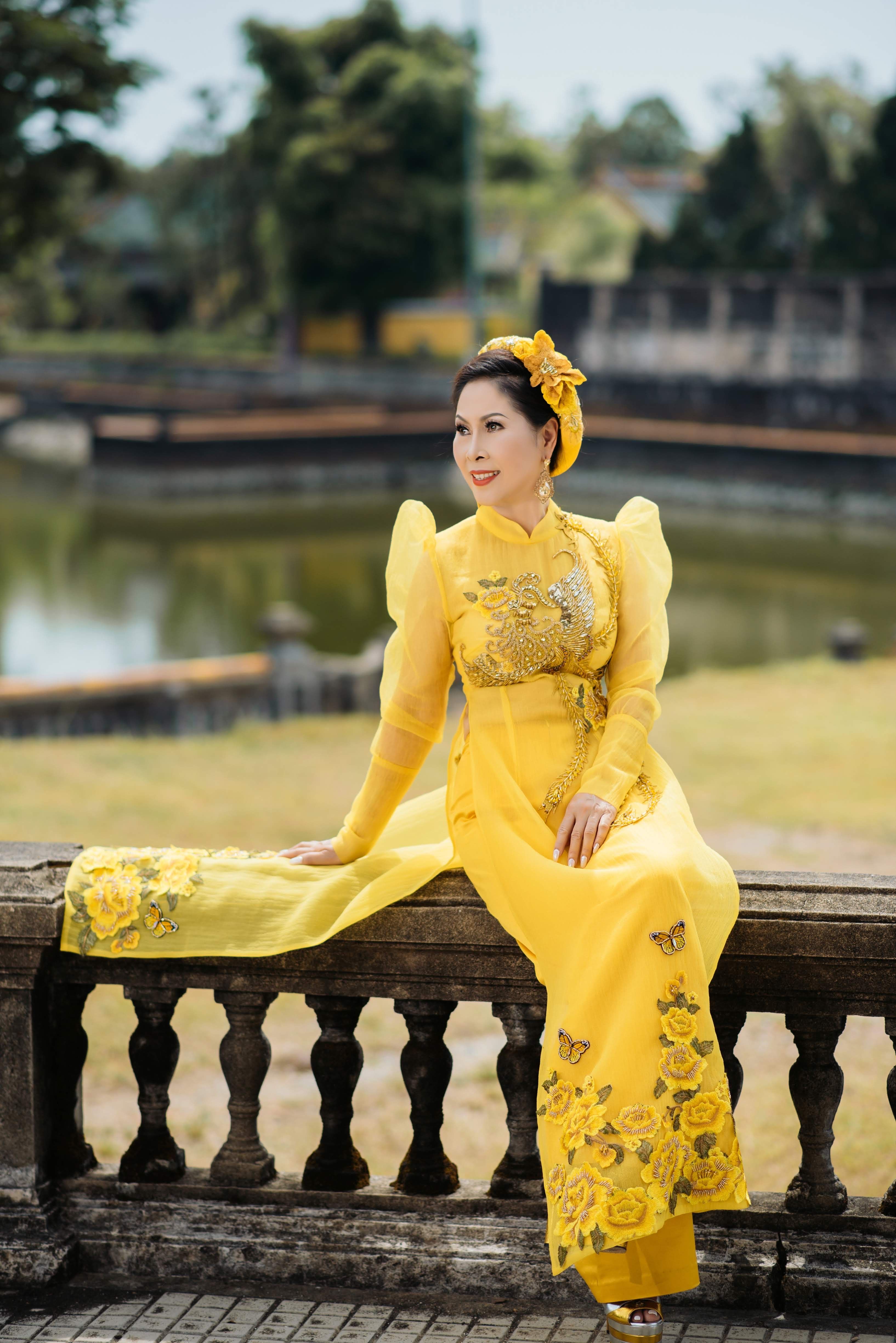 nam phuong hoang hau nguon cam hung cho show dien giac mo nang 2020