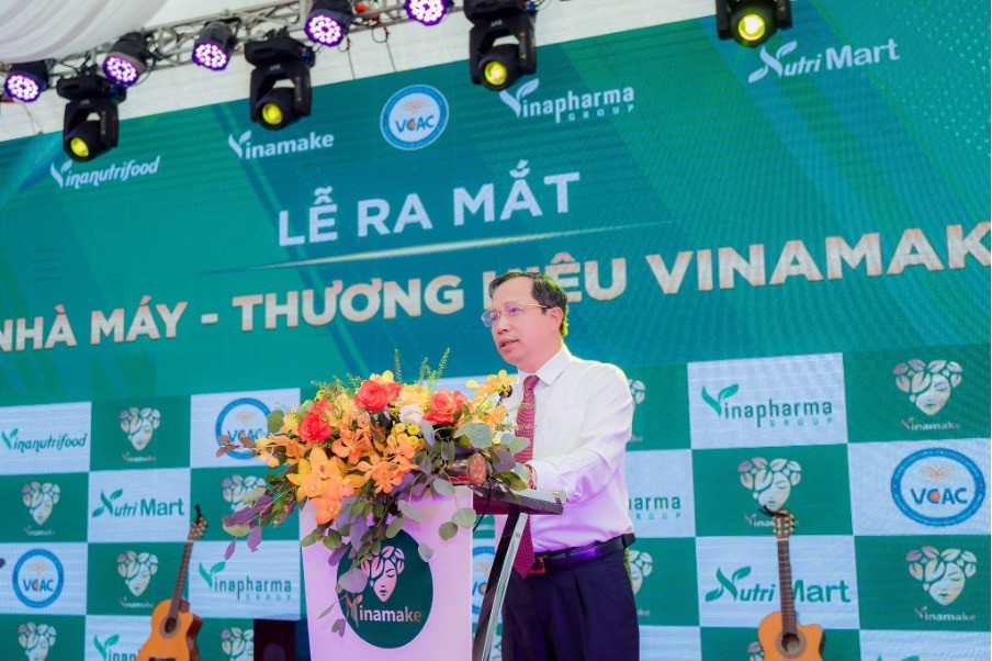 Mr. Nguyen Van Toan thanked Vinamake for its contribution to Hoa Binh province.