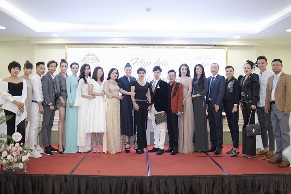 tim kiem guong mat nu dai dien quang ba cho thu do