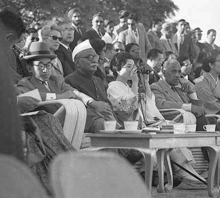 Chuyện đời thú vị của Nhà vua Nhật Bản Akihito chuyen doi thu vi cua nha vua nhat ban akihito