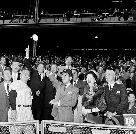 Chuyện đời thú vị của Nhà vua Nhật Bản Akihito chuyen doi thu vi cua nha vua nhat ban akihito