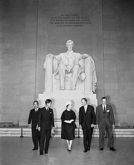 Chuyện đời thú vị của Nhà vua Nhật Bản Akihito chuyen doi thu vi cua nha vua nhat ban akihito