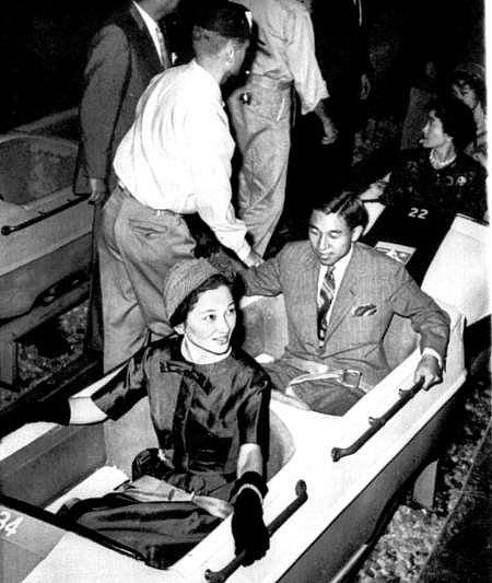 Chuyện đời thú vị của Nhà vua Nhật Bản Akihito chuyen doi thu vi cua nha vua nhat ban akihito