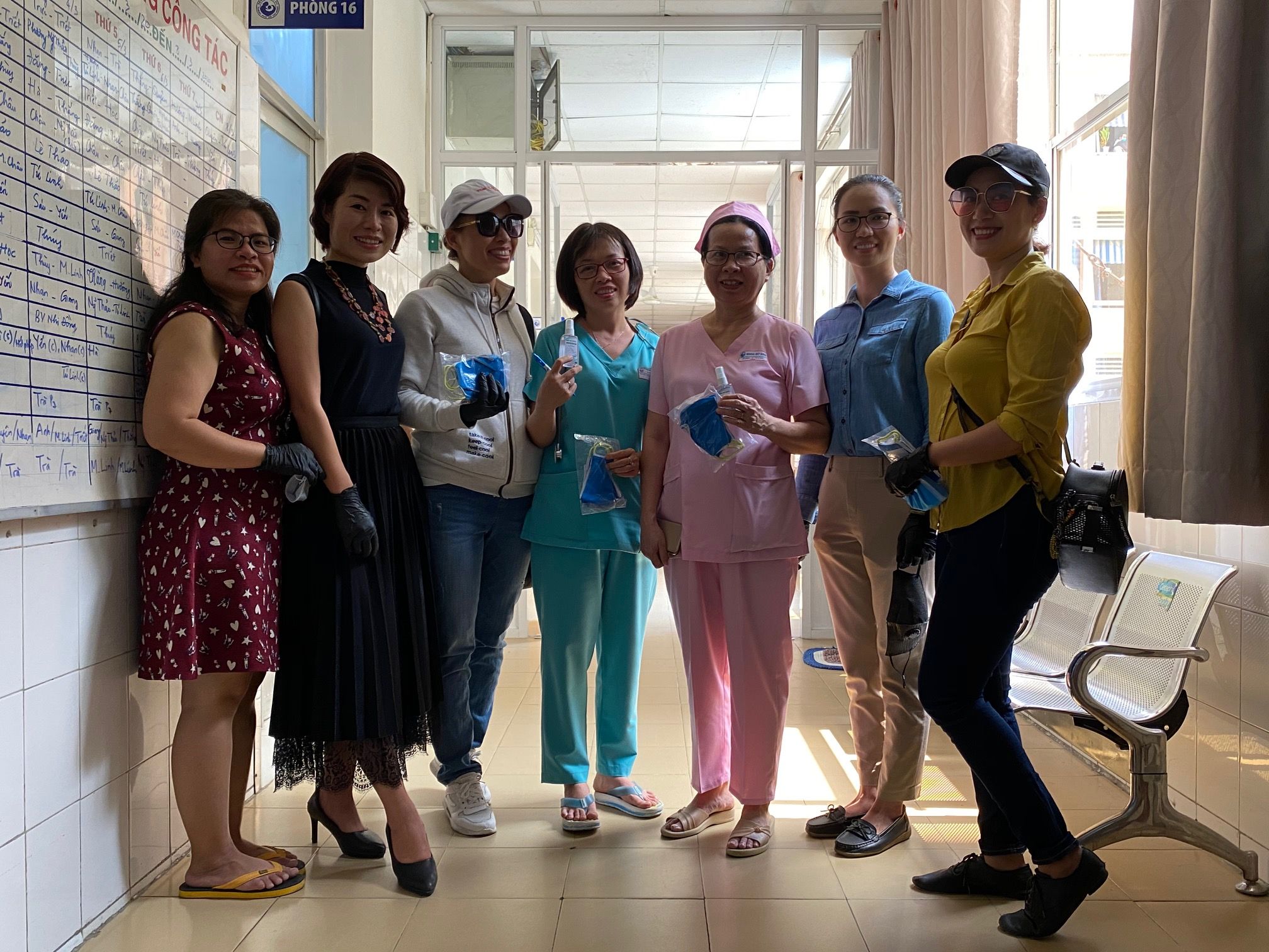 Doanh nhân Thu Hằng hỗ trợ cộng đồng giữa đại dịch Covid-19