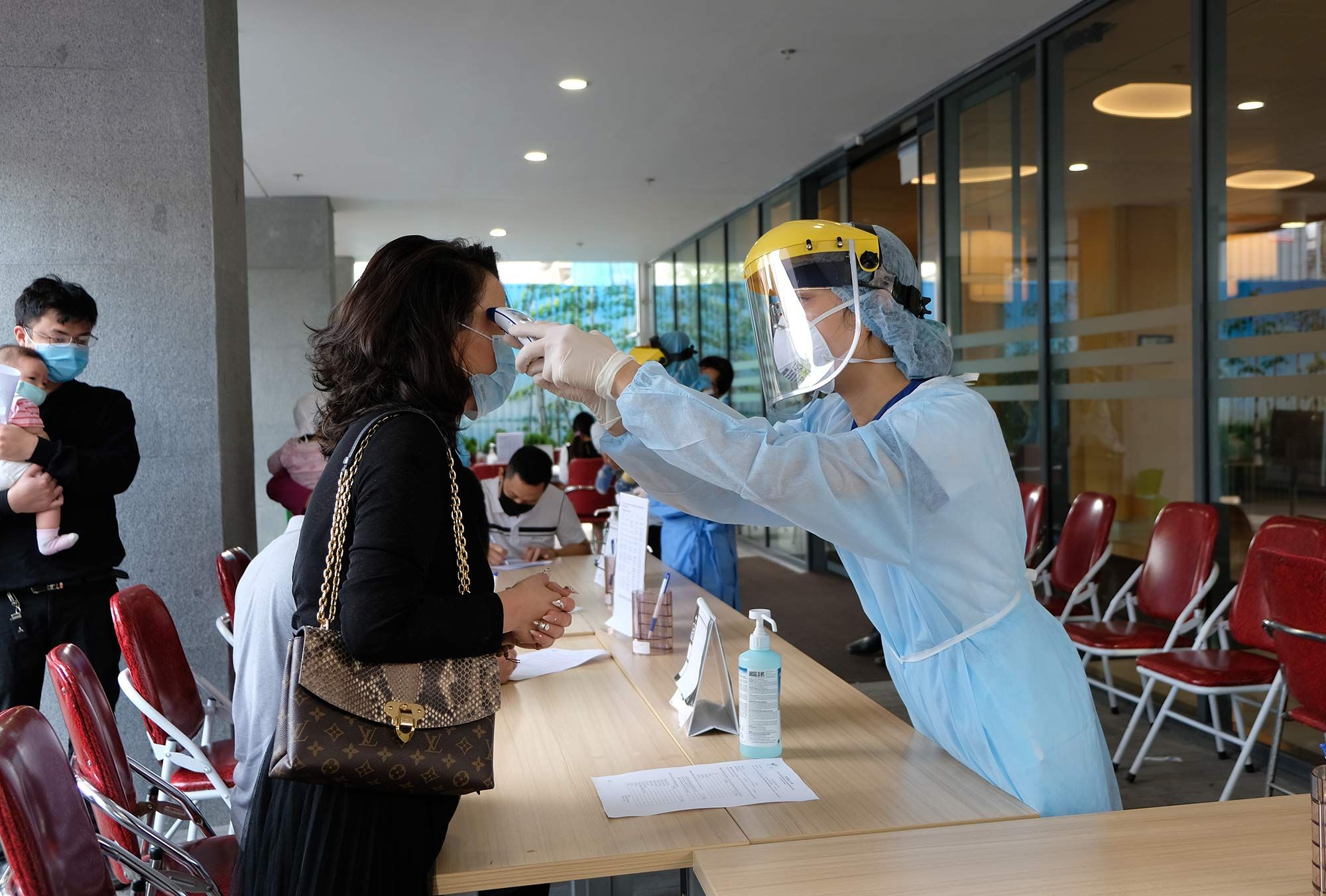 benh vien viet phap thuc hien dung quy trinh doi tuong tiep xuc truc tiep f1 cho ket qua xet nghiem am tinh