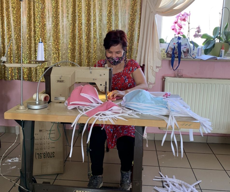 Chiếc khẩu trang ấm tình người xa Xứ chiec khau trang am tinh nguoi xa xu