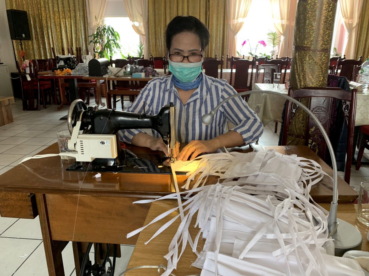 Chiếc khẩu trang ấm tình người xa Xứ chiec khau trang am tinh nguoi xa xu