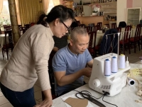 Chiếc khẩu trang ấm tình người xa Xứ