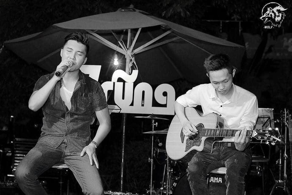 Trũng phiêu với giọng ca ngọt ngào.