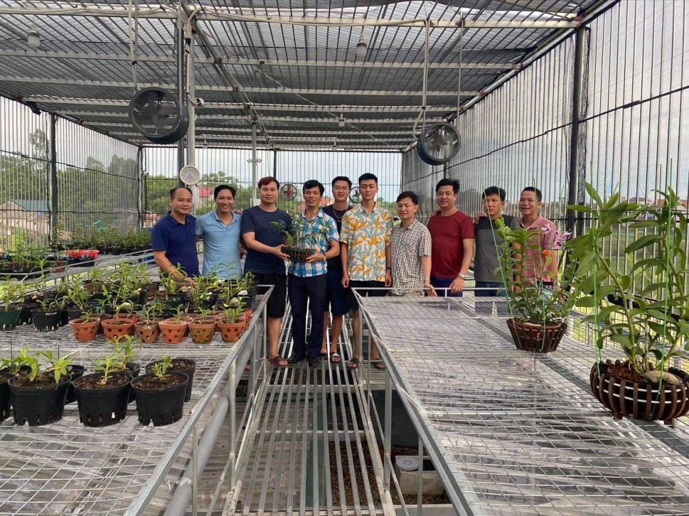 Ông chủ vườn lan 9X Trần Vinh và niềm đam mê với hoa phong lan
