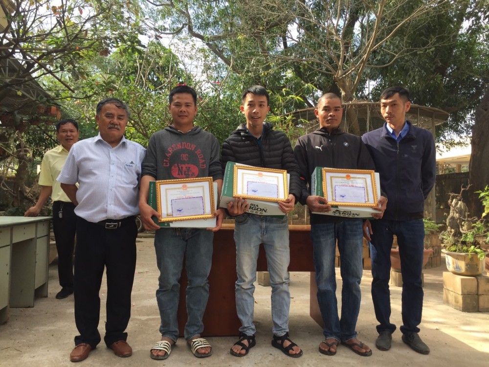 Trao thưởng & tặng quà cho người thân cán bộ công nhân viên Công ty.JPG