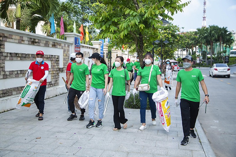 Nghệ nhân Bùi Quyết Tiến với mong muốn góp phần xây dựng Cộng đồng Lan Việt vững mạnh Nghệ nhân Bùi Quyết Tiến với mong muốn góp phần xây dựng Cộng đồng Lan Việt vững mạnh