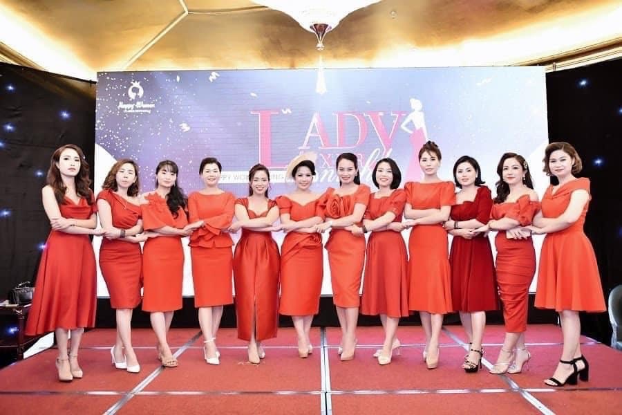 Chủ tịch Happy Women Vùng Hà Nội 1 Trần Thị An cùng Chủ tịch Chapter Happy Women Family Nguyễn Tú Quyên và ban điều hành Chapter ra mắt. Chủ tịch Happy Women Vùng Hà Nội 1 Trần Thị An cùng Chủ tịch Chapter Happy Women Family Nguyễn Tú Quyên và ban điều hành Chapter ra mắt.