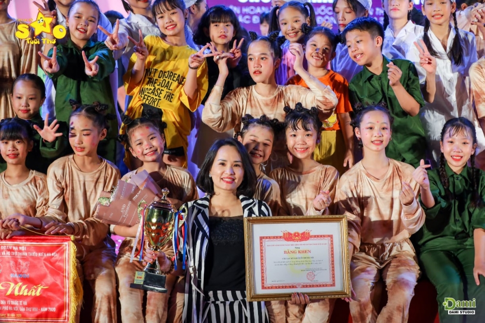 Giáo viên thanh nhạc Phạm Thanh Thủy: Người tạo ra sân chơi Sao tuổi thơ, ươm mầm tài năng nhí Giáo viên thanh nhạc Phạm Thanh Thủy: Người tạo ra sân chơi Sao tuổi thơ, ươm mầm tài năng nhí