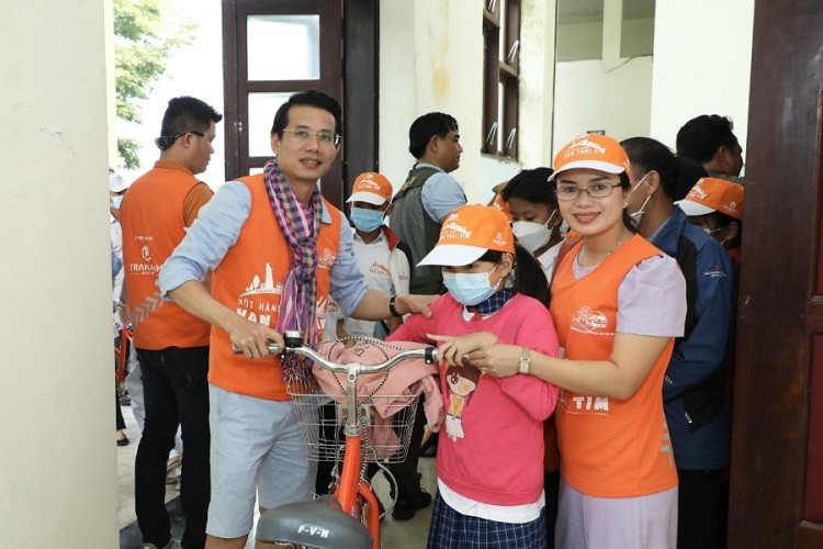 Sau chương trình thành công của ekip.