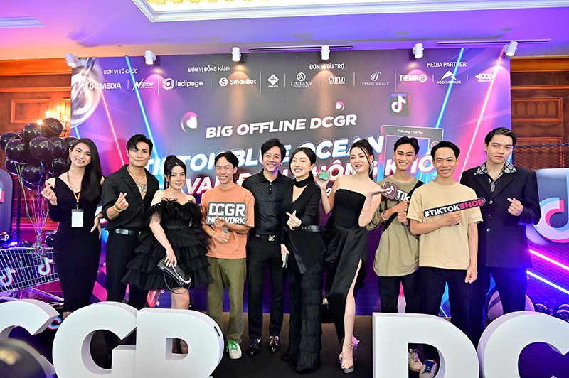 Fado Group, DC Media và Theanh28 ký kết hợp tác tại 'TikTok Blue Ocean - Vạn đơn không khó' Fado Group, DC Media và Theanh28 ký kết hợp tác tại 'TikTok Blue Ocean - Vạn đơn không khó'