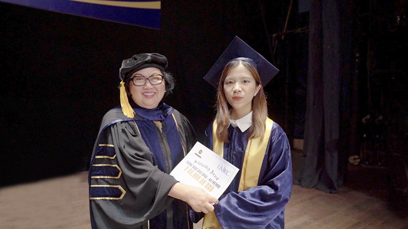 Trường Quốc tế Hoa Kỳ APU tổ chức Lễ Tốt Nghiệp và khen thưởng các em học sinh xuất sắc năm học 2021-2022 Trường Quốc tế Hoa Kỳ APU tổ chức Lễ Tốt Nghiệp và khen thưởng các em học sinh xuất sắc năm học 2021-2022