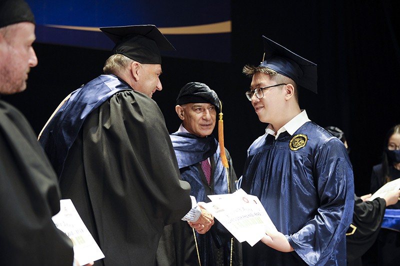 Trường Quốc tế Hoa Kỳ APU tổ chức Lễ Tốt Nghiệp và khen thưởng các em học sinh xuất sắc năm học 2021-2022 Trường Quốc tế Hoa Kỳ APU tổ chức Lễ Tốt Nghiệp và khen thưởng các em học sinh xuất sắc năm học 2021-2022