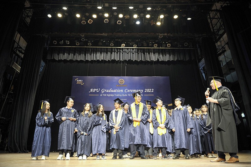 Trường Quốc tế Hoa Kỳ APU tổ chức Lễ Tốt Nghiệp và khen thưởng các em học sinh xuất sắc năm học 2021-2022 Trường Quốc tế Hoa Kỳ APU tổ chức Lễ Tốt Nghiệp và khen thưởng các em học sinh xuất sắc năm học 2021-2022
