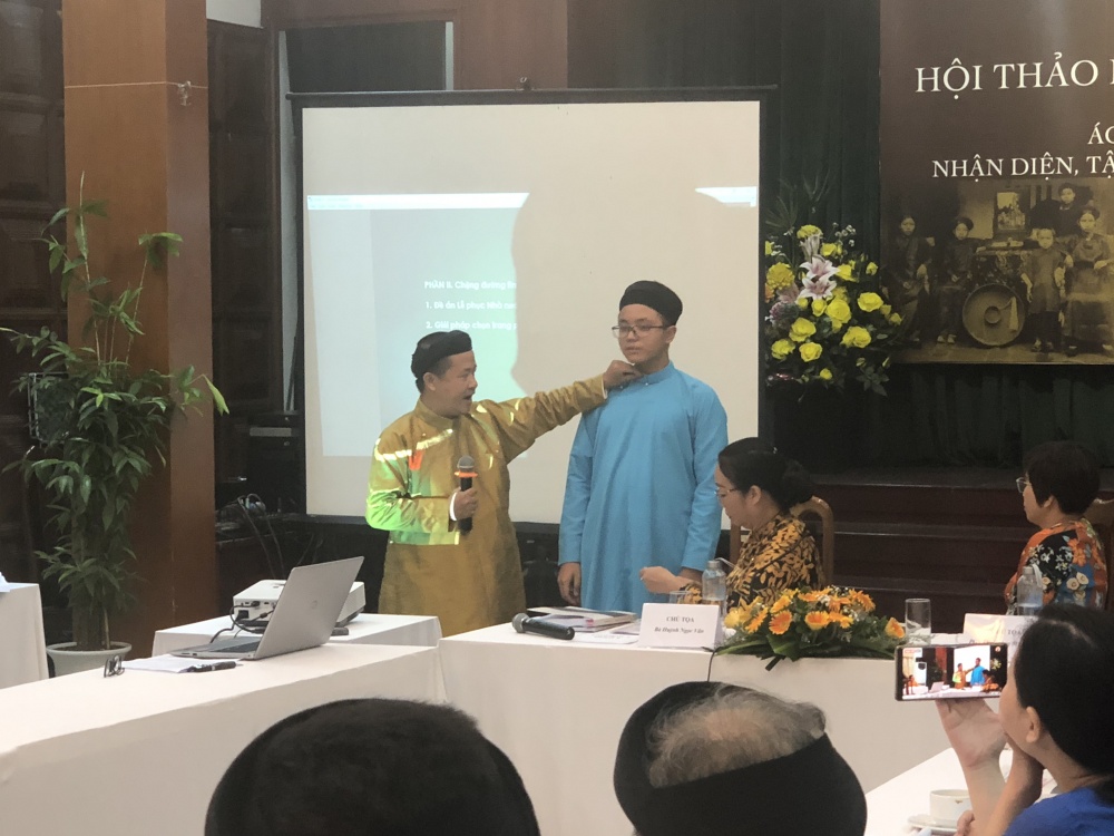 dau an van hoa qua trang phuc ao dai viet