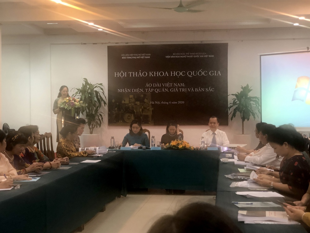 dau an van hoa qua trang phuc ao dai viet