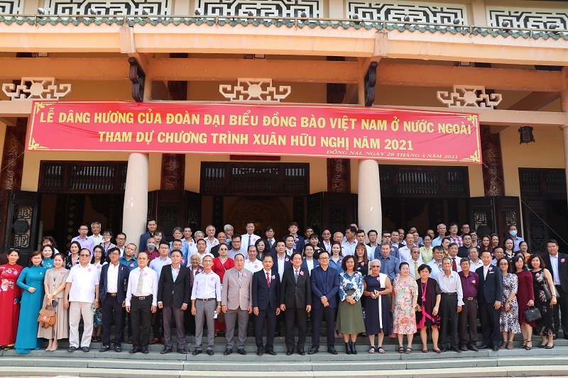 Đoàn đại biểu Kiều bào Thành phố Hồ Chí Minh trong một chuyến công tác tại tỉnh Đồng Nai (2021)