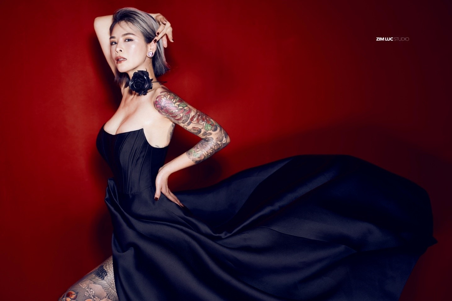 CEO Nguyễn Vi Thúy khoe hình xăm quyến rũ thu hút hơn 10.000 like