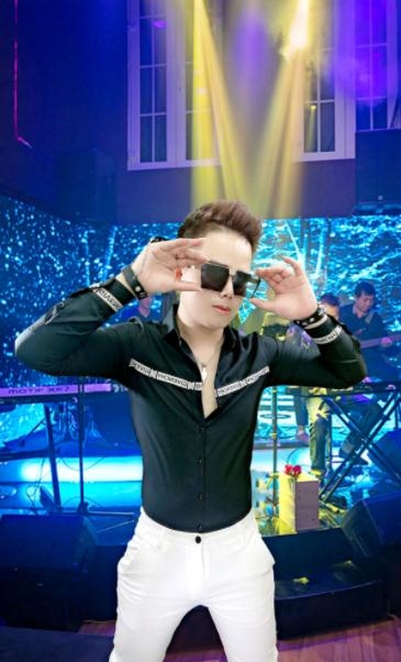 Phong Huy: Mỗi bài hát đều 'chạm' đến trái tim của khán giả