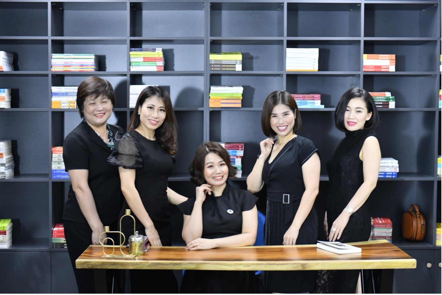 Chủ tịch Vùng 6 cùng các PCT Vùng.