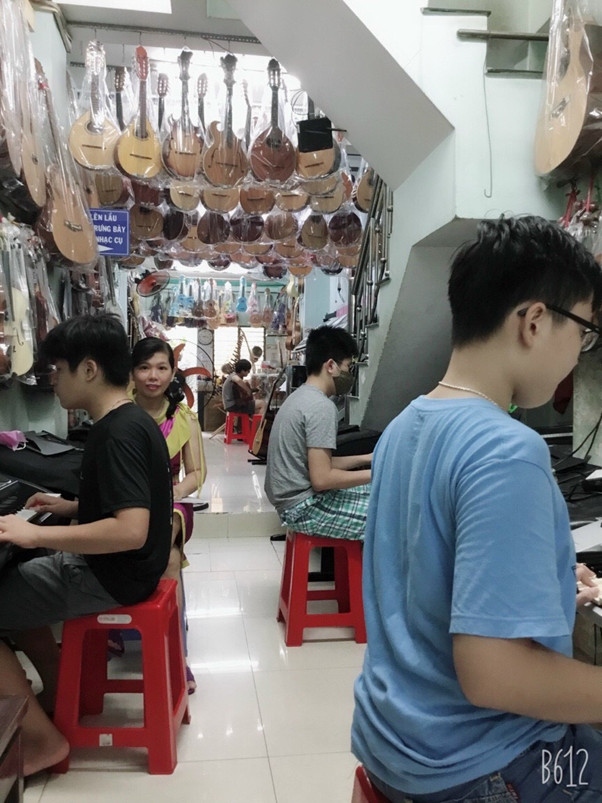 Cô mang đến những kiến thức sâu rộng cho học sinh