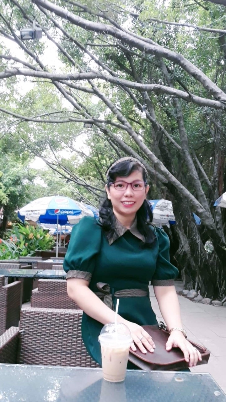 Ngay từ trẻ cô đã nổi tiếng với tài chơi nhạc cụ