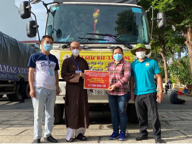  Tặng 17 tấn rau củ cho MTTQ TP Thủ Đức.