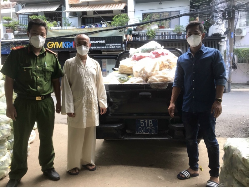  “Những chuyến xe nghĩa tình” đến với khu cách ly.