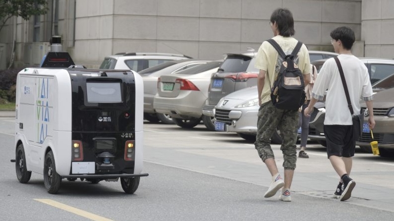 cach mang hoa thuong mai dien tu bang robot o trung quoc