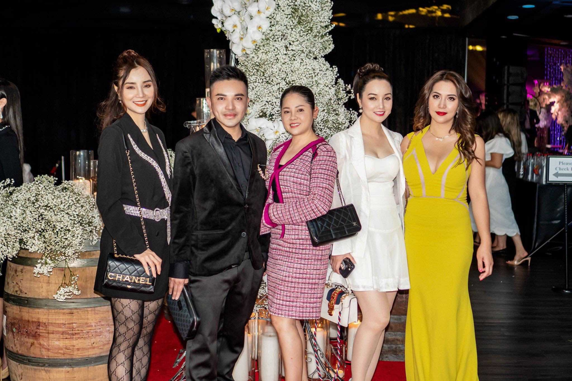 Doanh nhân Kevin Nguyễn tham dự chương trình Le Gala Du Coeur – Gởi tình thương về Sài Gòn. Doanh nhân Kevin Nguyễn tham dự chương trình Le Gala Du Coeur – Gởi tình thương về Sài Gòn.