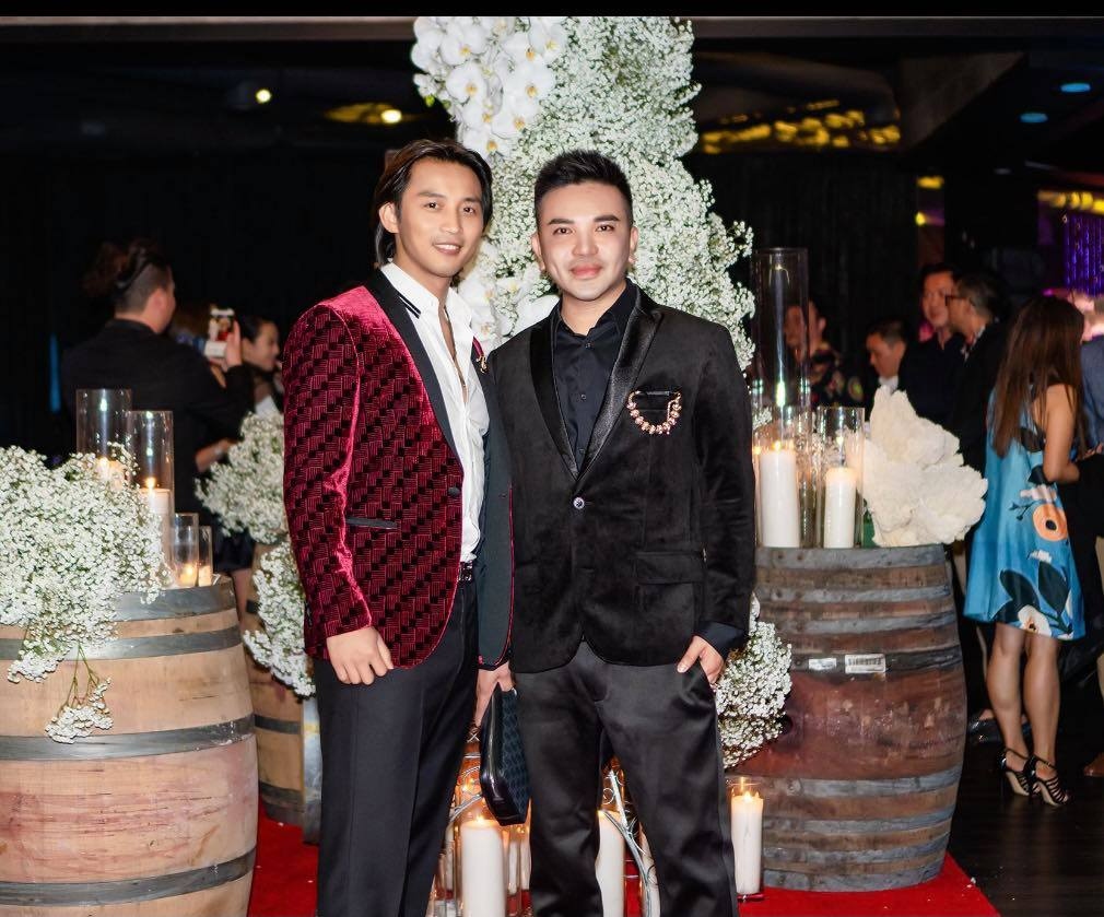 Doanh nhân Kevin Nguyễn và ca sĩ Đan Nguyên. Doanh nhân Kevin Nguyễn và ca sĩ Đan Nguyên.