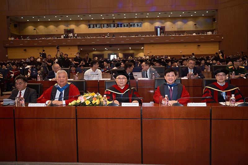 Các Lãnh đạo tỉnh, Lãnh đạo Becamex IDC, Lãnh đạo trường ĐH QTMĐ đến chung vui cùng nhà trường và các tân cử nhân, tân kỹ sư. Các Lãnh đạo tỉnh, Lãnh đạo Becamex IDC, Lãnh đạo trường ĐH QTMĐ đến chung vui cùng nhà trường và các tân cử nhân, tân kỹ sư.