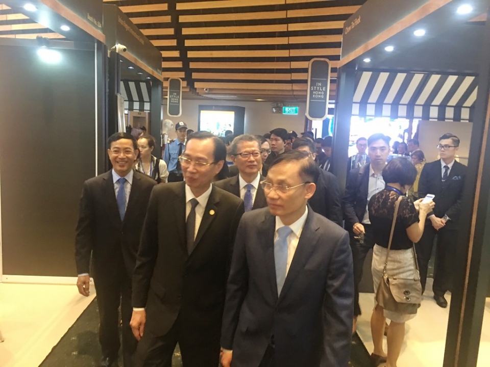 thu truong ngoai giao le hoai trung viet nam hongkong hop tac vi su thinh vuong