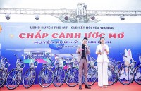 Ca sĩ Huy Anh chung tay mang trung thu ấm áp đến với trẻ em Bình Định