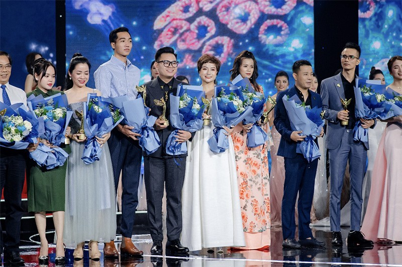 Giang Kyo Fashion và Joco Fashion tôn vinh vẻ đẹp của Miss Peace Viet Nam 2022