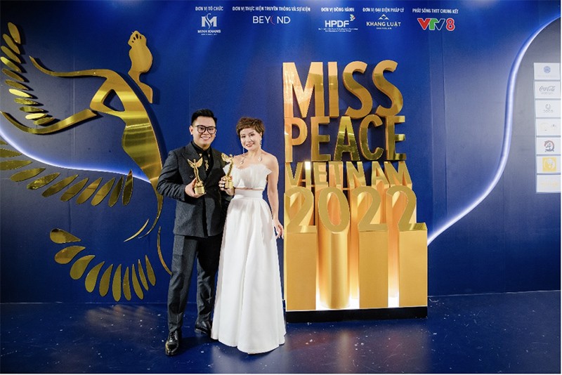 NTK Thi Nguyễn và Giang Kyo.