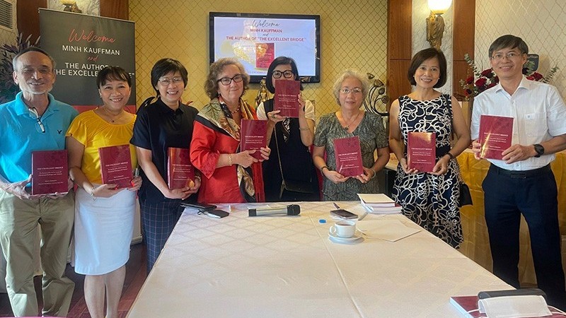 Ra mắt cuốn sách The Excellent Bridge về CEEVN